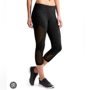 Athleta Aura Sonar Capri Mesh Panel Leggings
